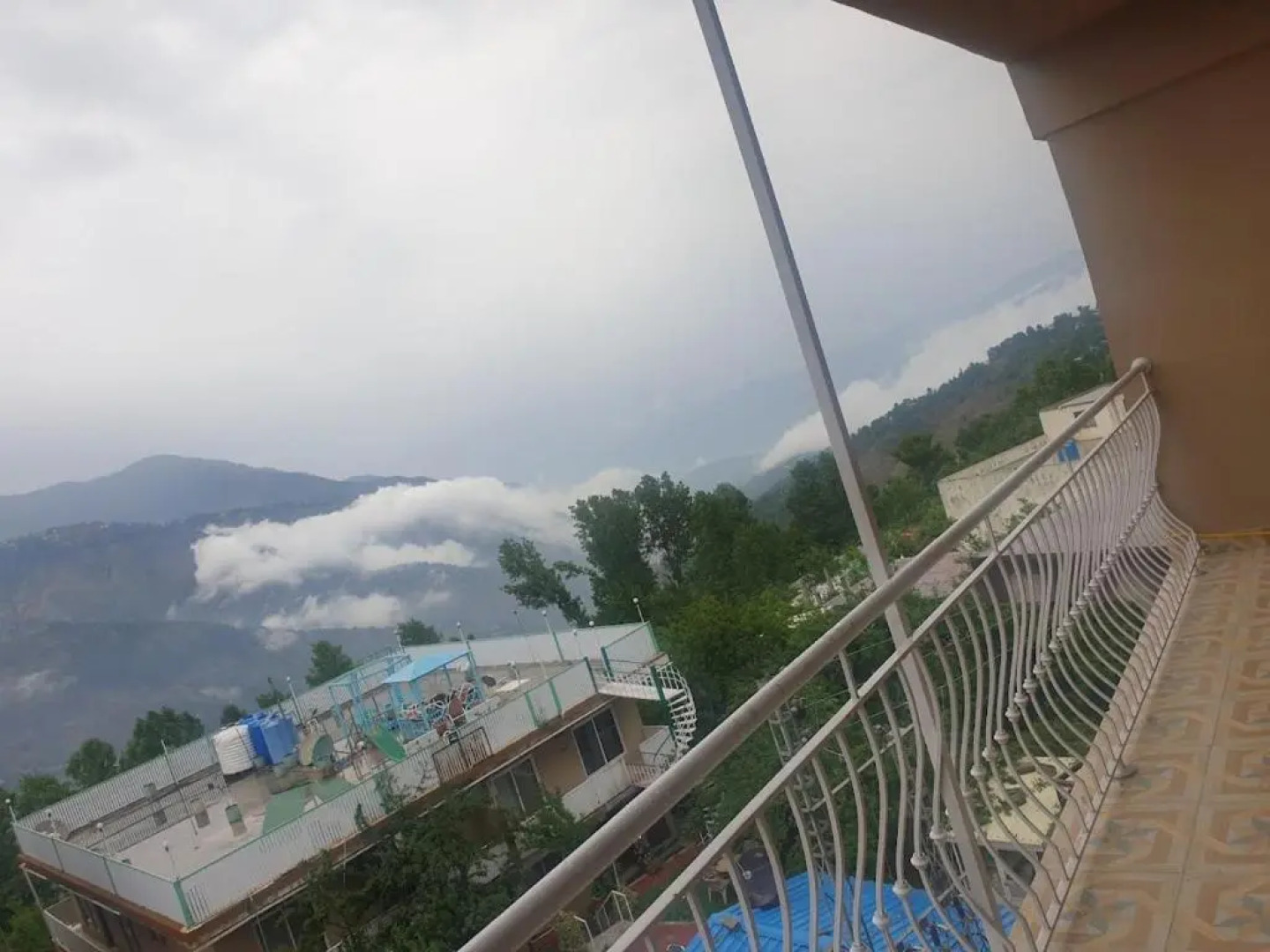 ALI Luxury & Executive Apartment Near PC Bhurban - Accommodation for 6 to 8 People-Only Families & Married People - Free Breakfast & Full Services