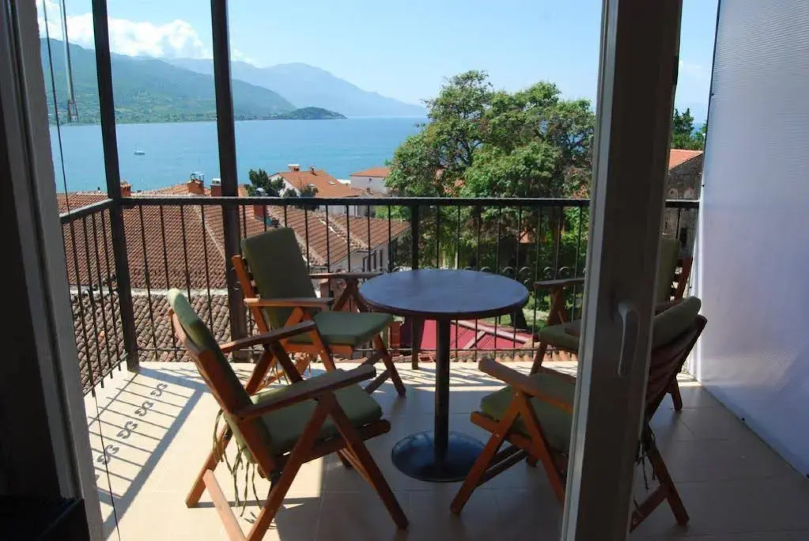 Lukanov Apartments & Guest Rooms