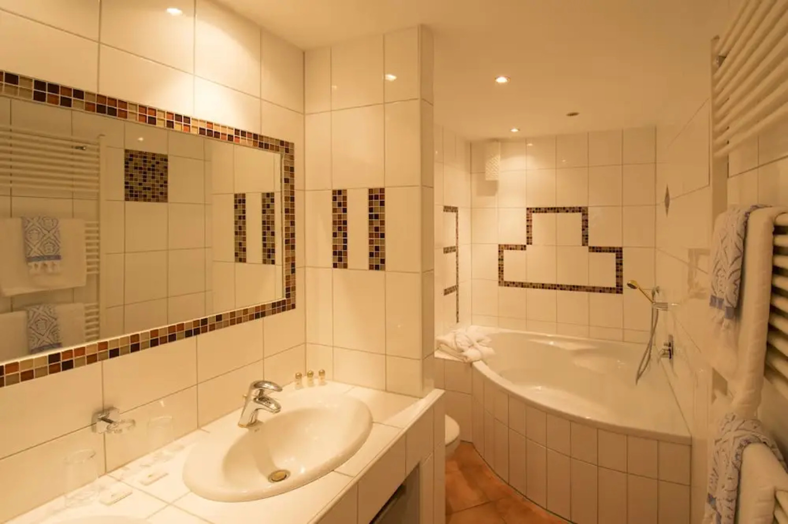 Vintage Hotel Twenty-eight