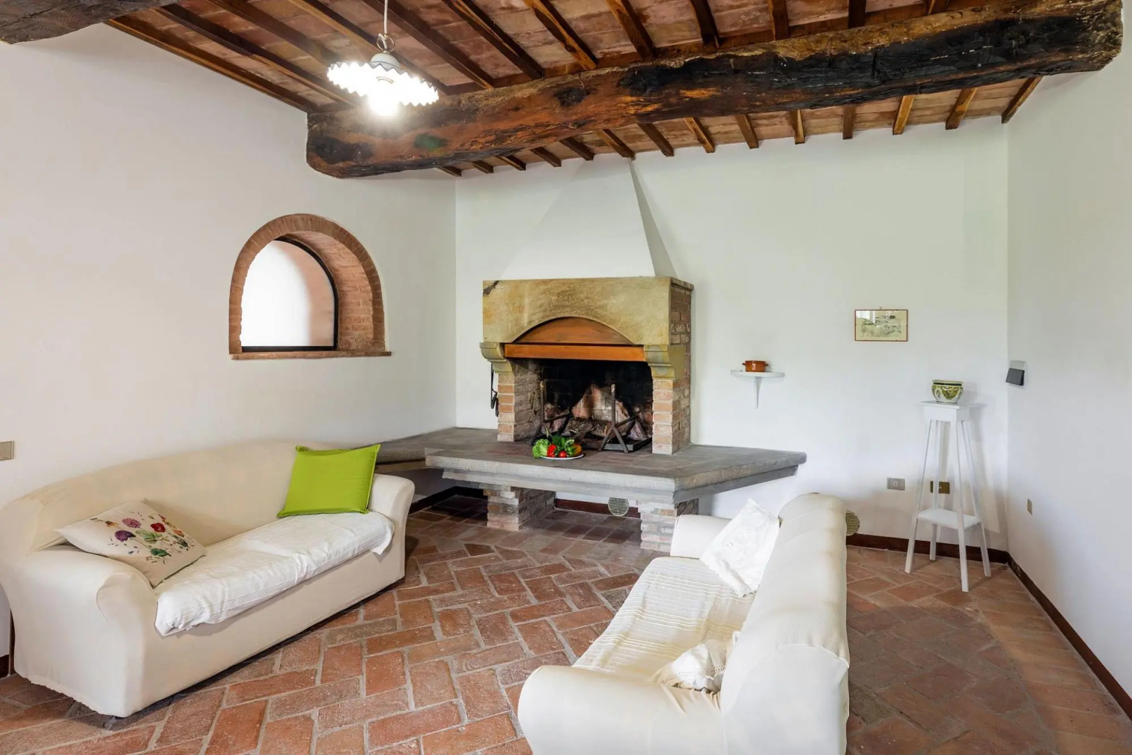 A total immersion in greenery and tranquillity.-Casale LUISA