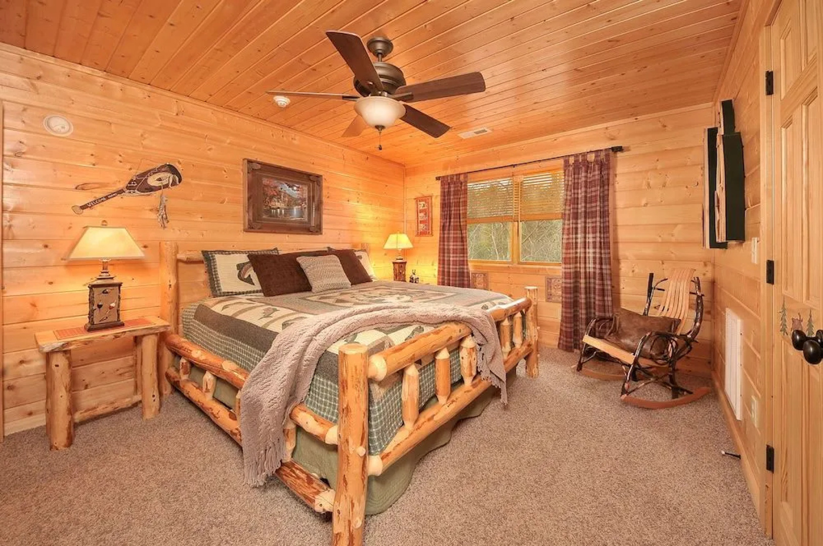 Majestic Sunset - 4 Br cabin by RedAwning