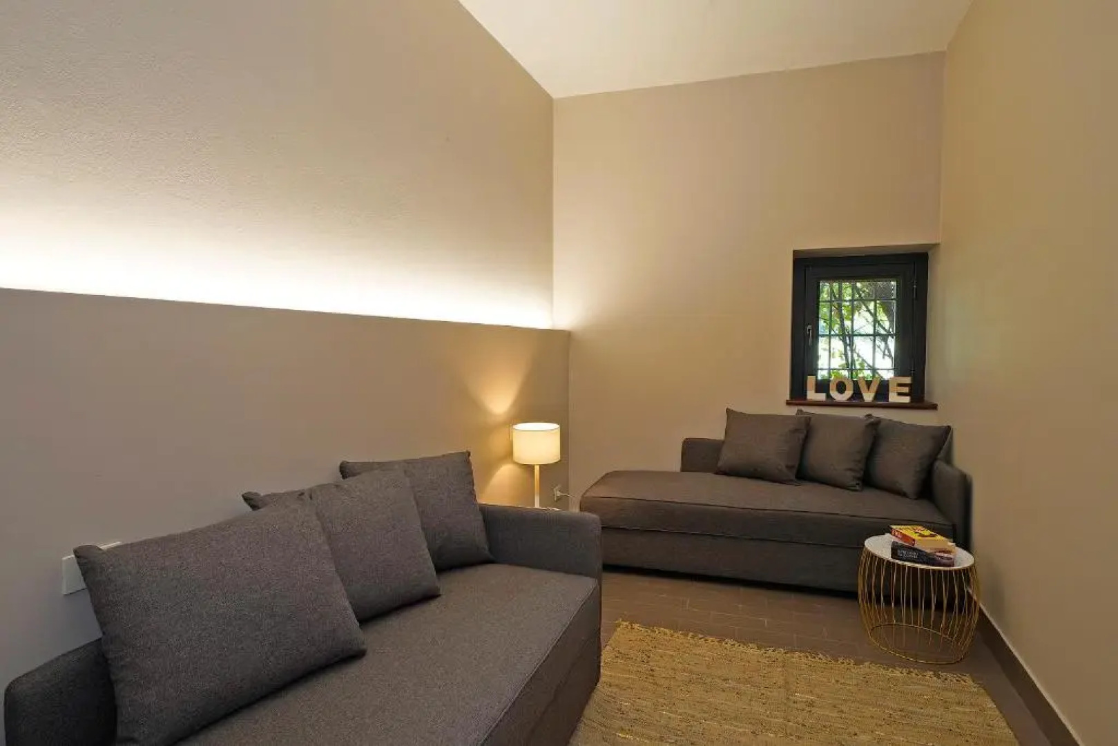 Villa Ambrogia: large country manor with private pool next to golf course