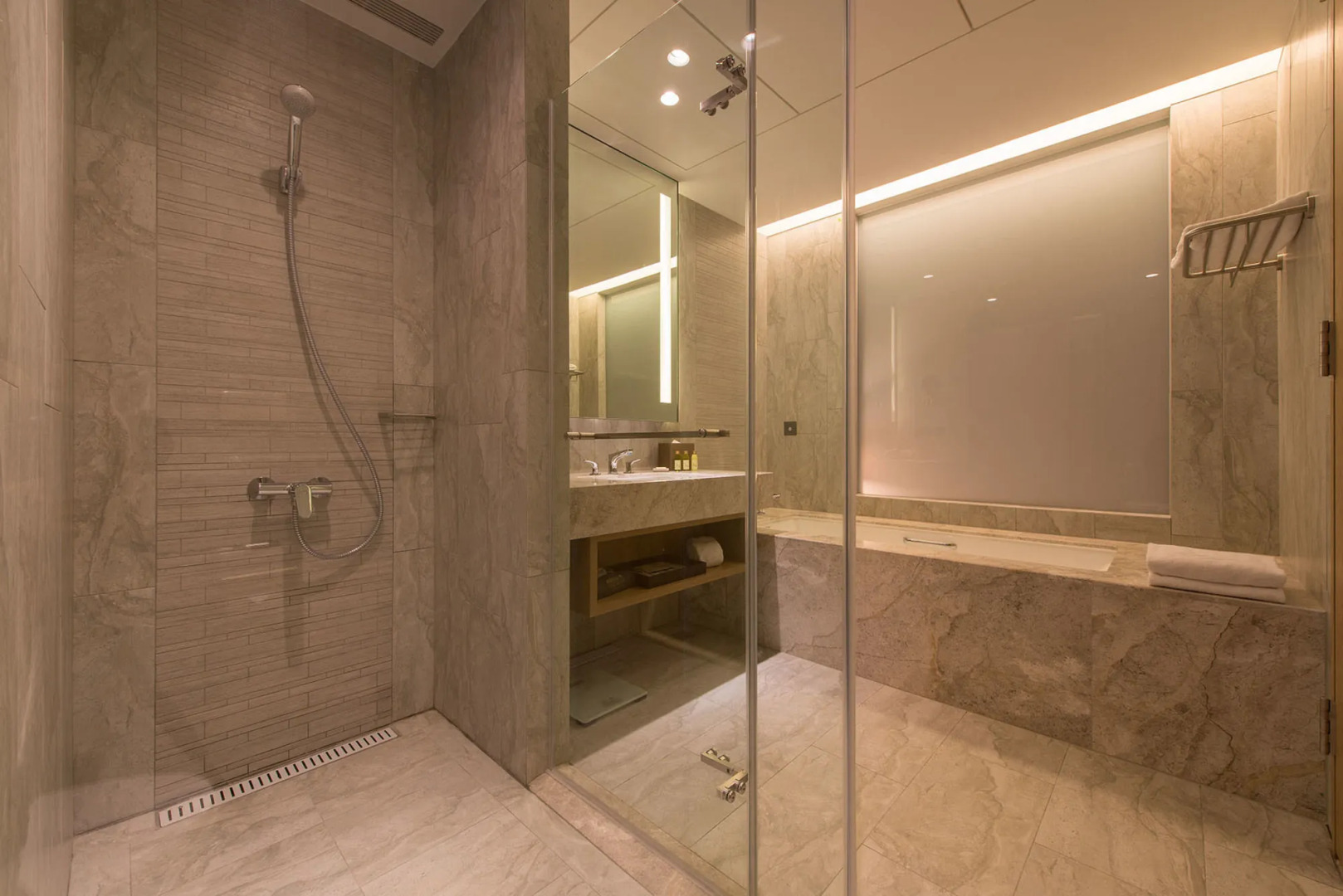 Everrich Golden Lake Hotel