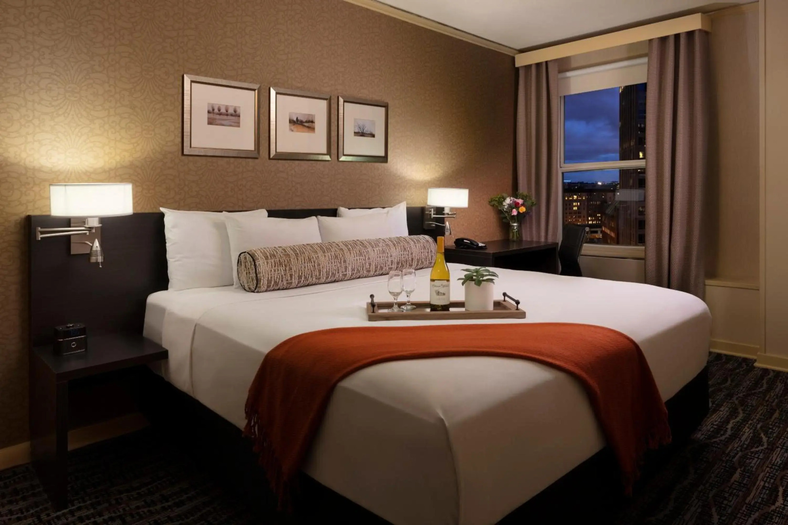 Executive Hotel Pacific