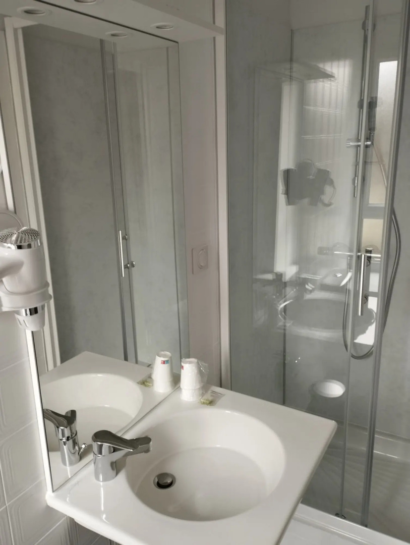 Brit Hotel L'Arrivée Guingamp (Ex:Brit Hotel Armor)