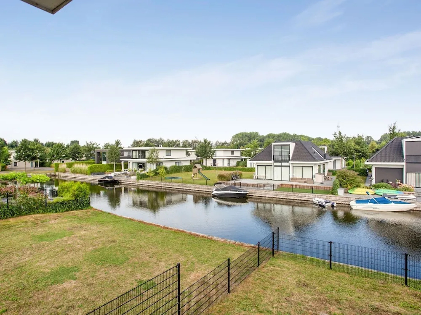 Pleasant Holiday Home in Zeewolde near Golf Course