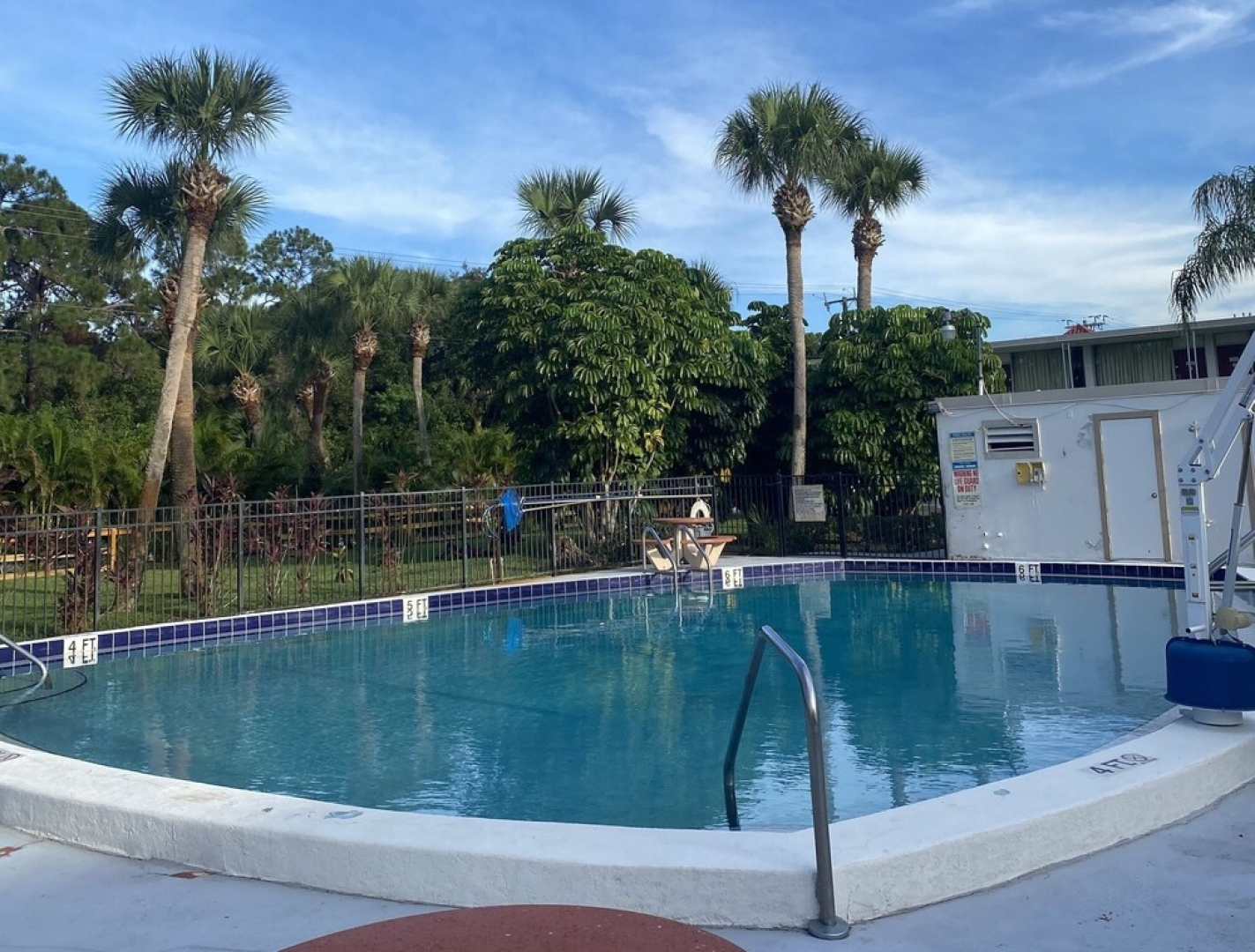 Hometowne Studios By Red Roof Vero Beach - I-95