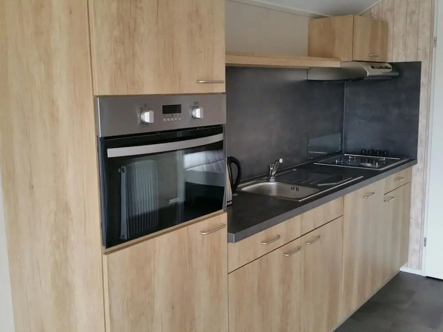 Pondside Stay w/ Kitchen