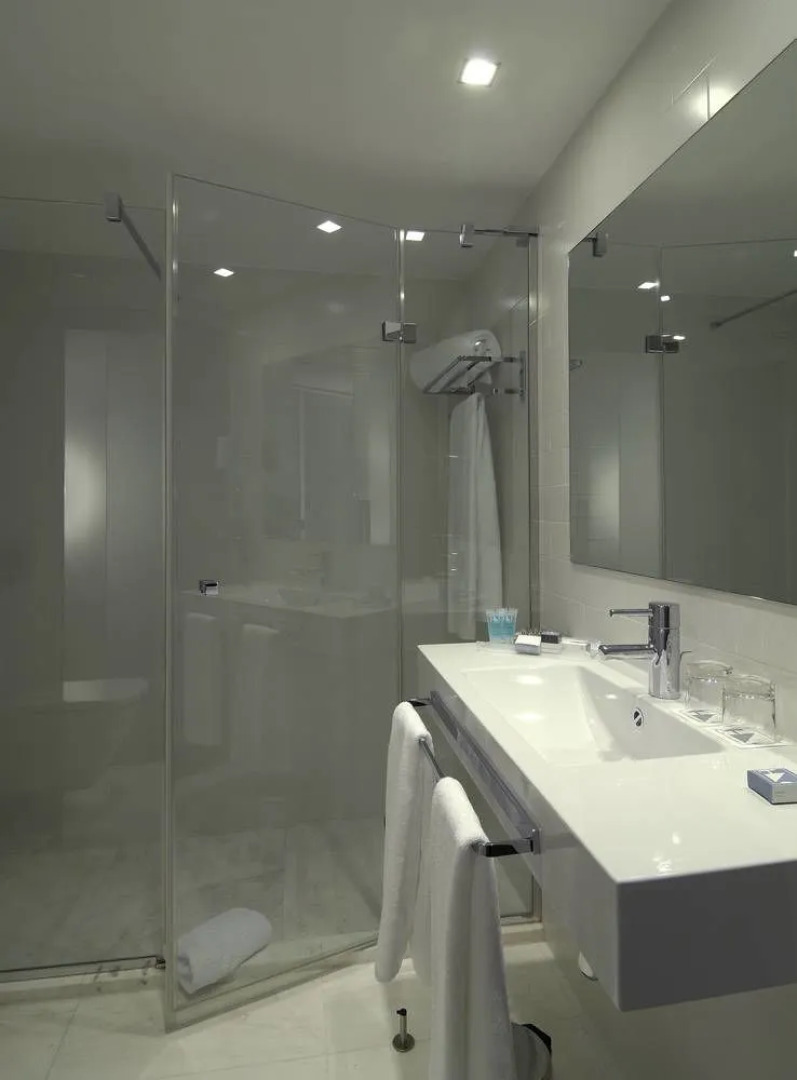 Отель Ikonik Lex