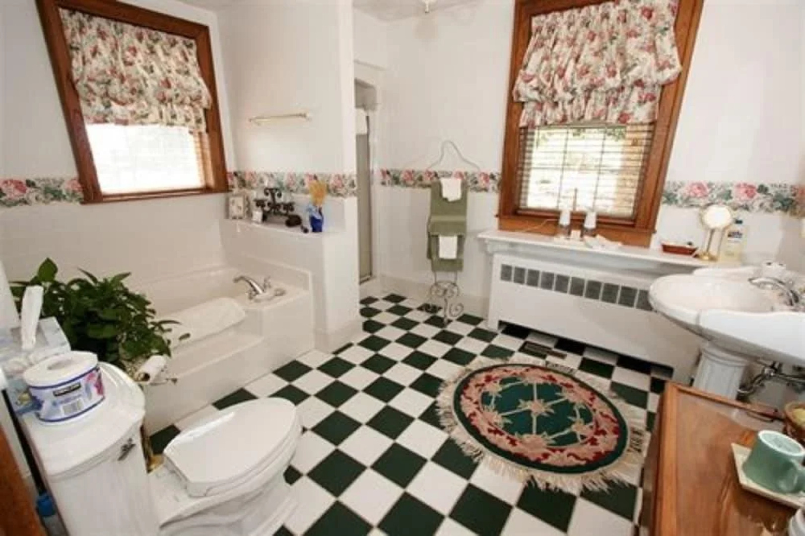 By the Side of the Road Inn & Cottages