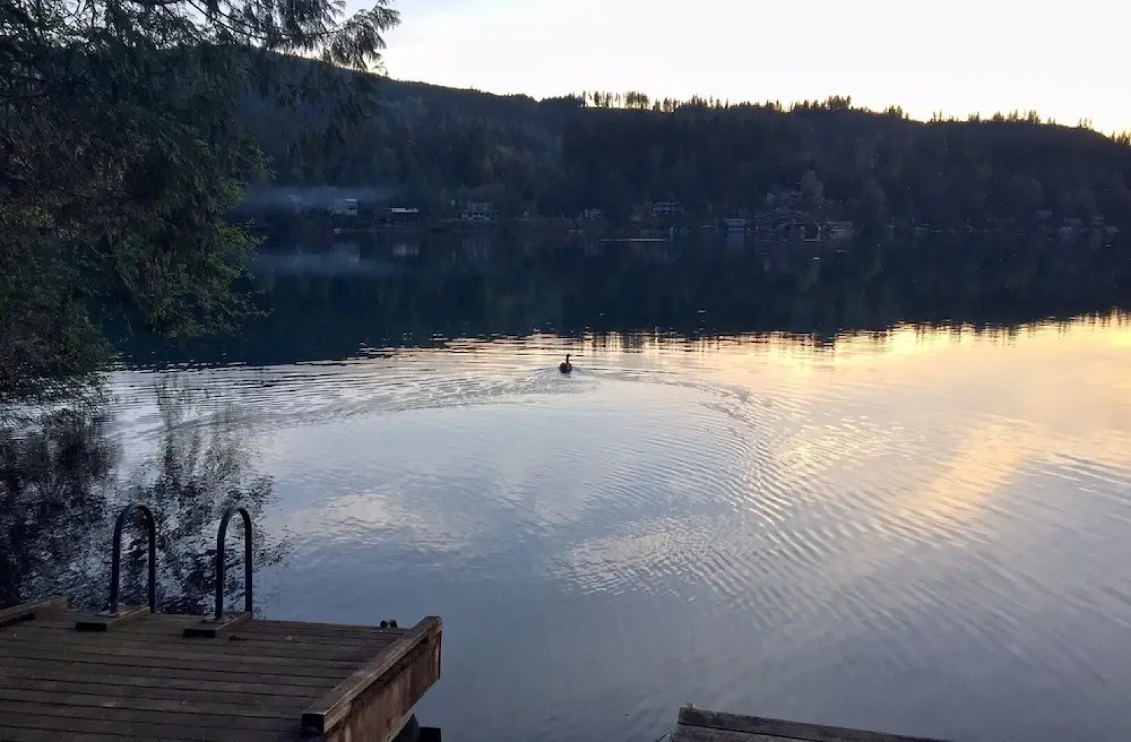 97mf - Lakeside - Dock - Bbq - Pets Ok - Sleeps 6 3 Bedroom Home by RedAwning