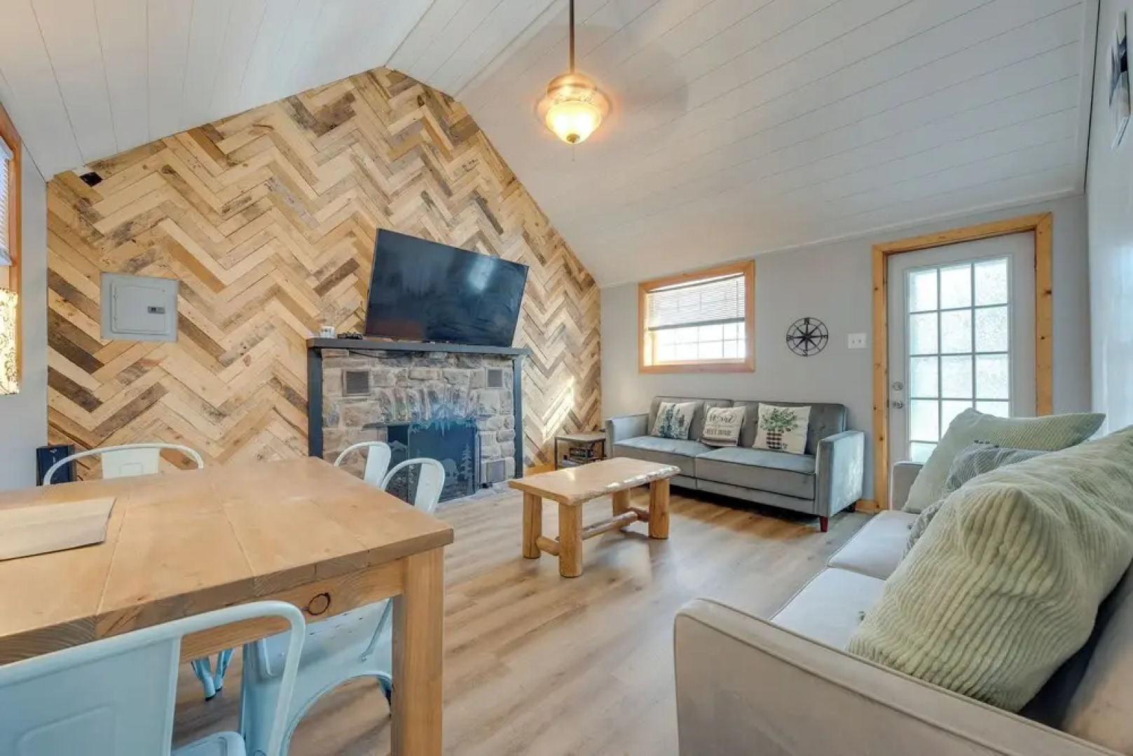 7 Mi to Jack Frost Ski Area: Cozy Blakeslee Cabin!