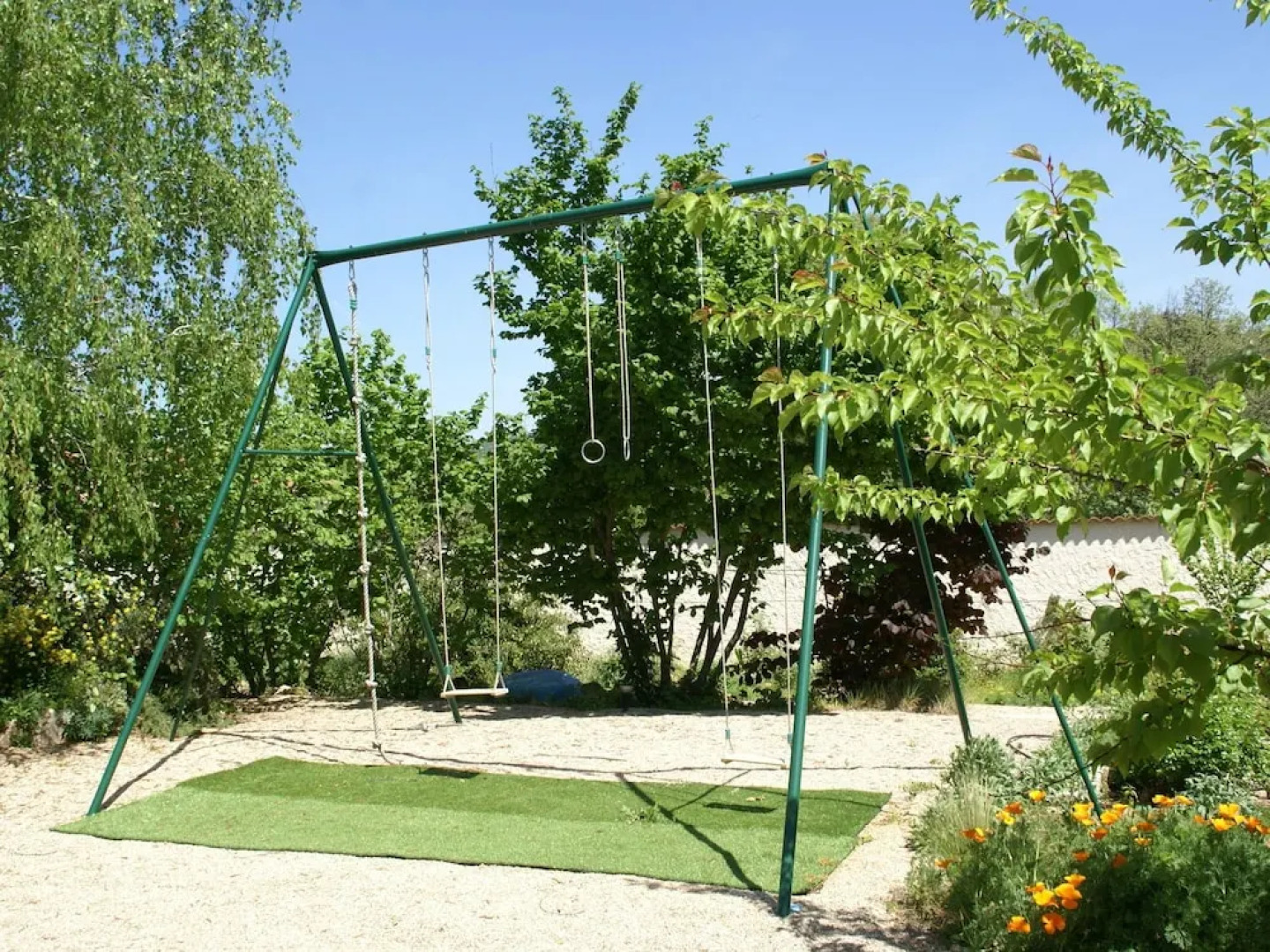 Airconditioned, Spacious Villa in Garéoult With a Private Pool