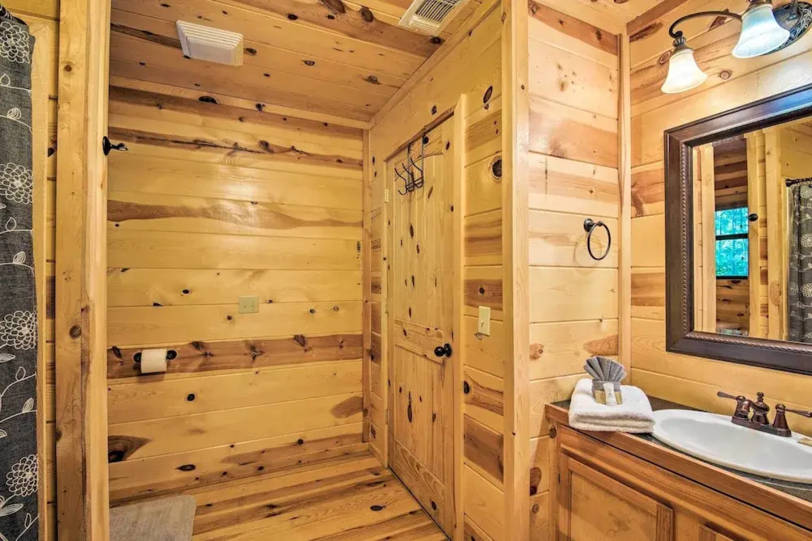 Quiet Mountain Fork River Cabin w/ Water-view Deck