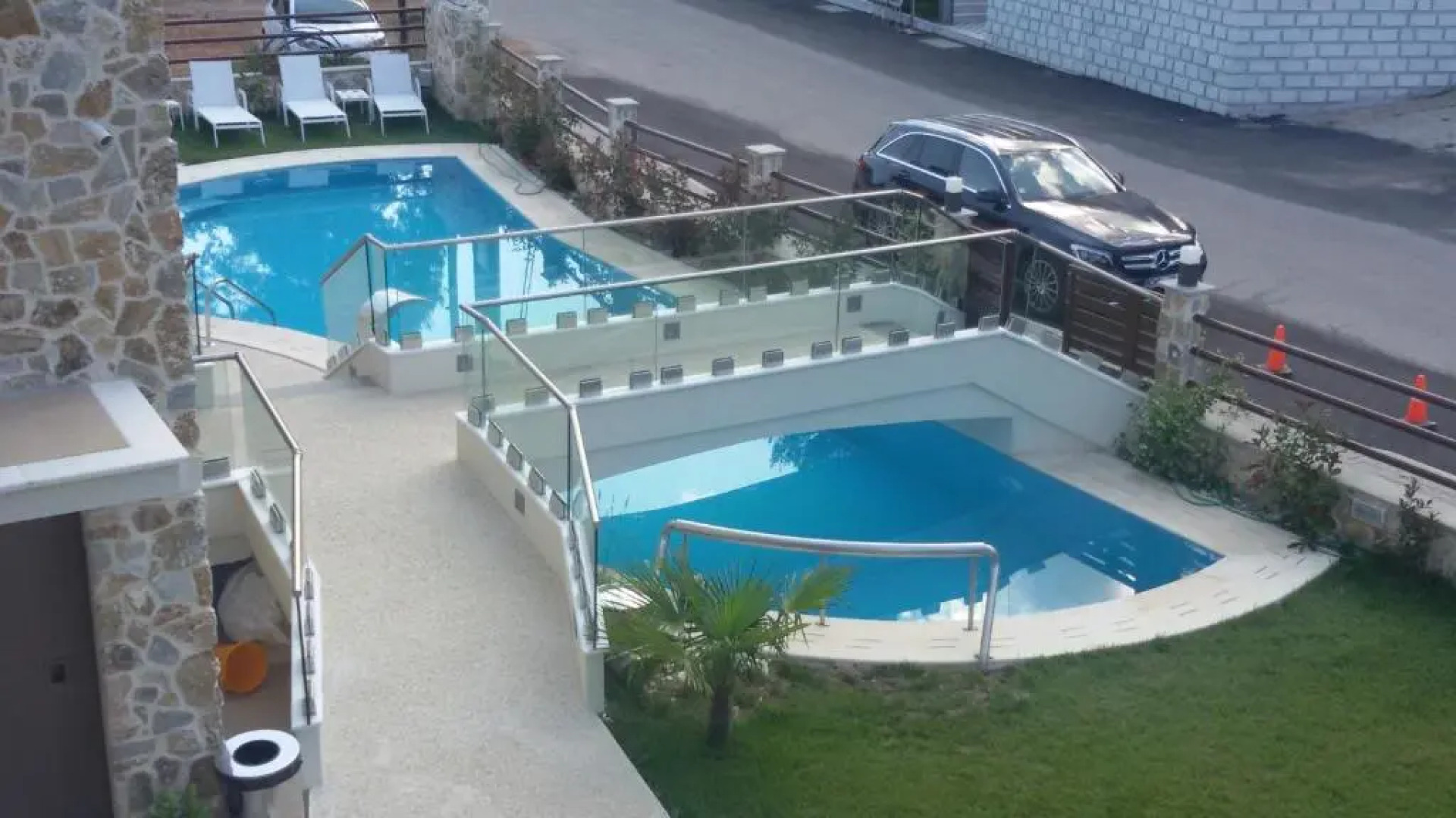 Hatzoudis Luxury Suites