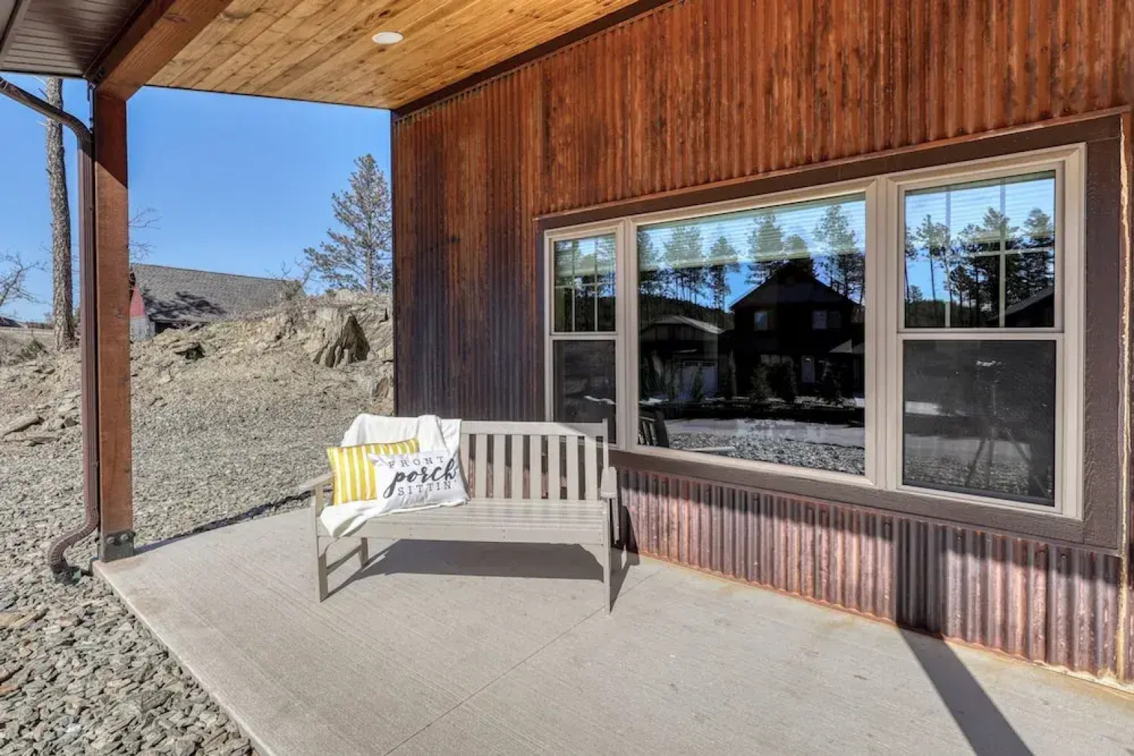 Modern Condo Near BH Attractions-garage Parking