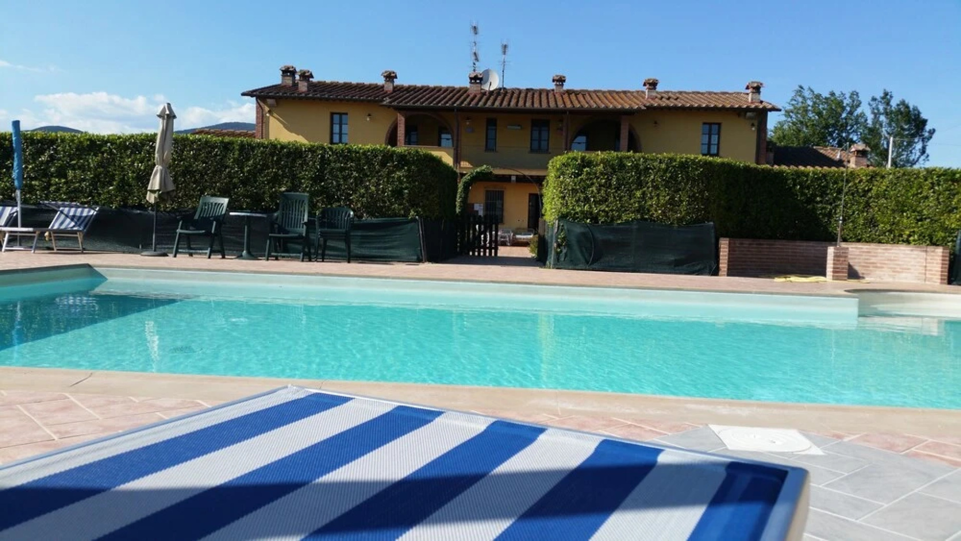 Edera Apartment in a No Kids Farmhouse, up to 6 People