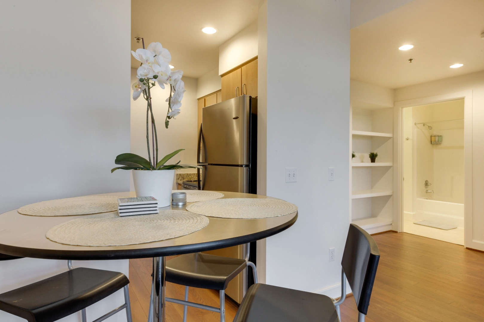 Great spacious Apartment - Downtown Location