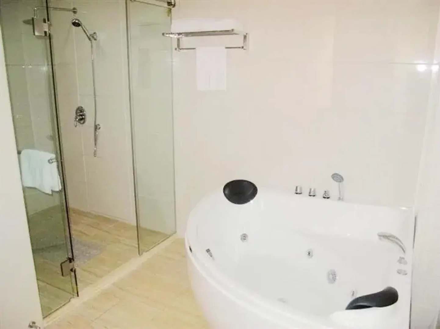 Artland Peninsula Hotel