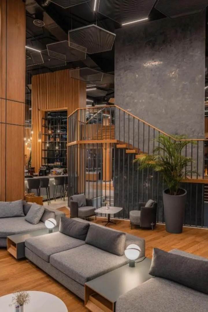 The Norm Collection Door'a