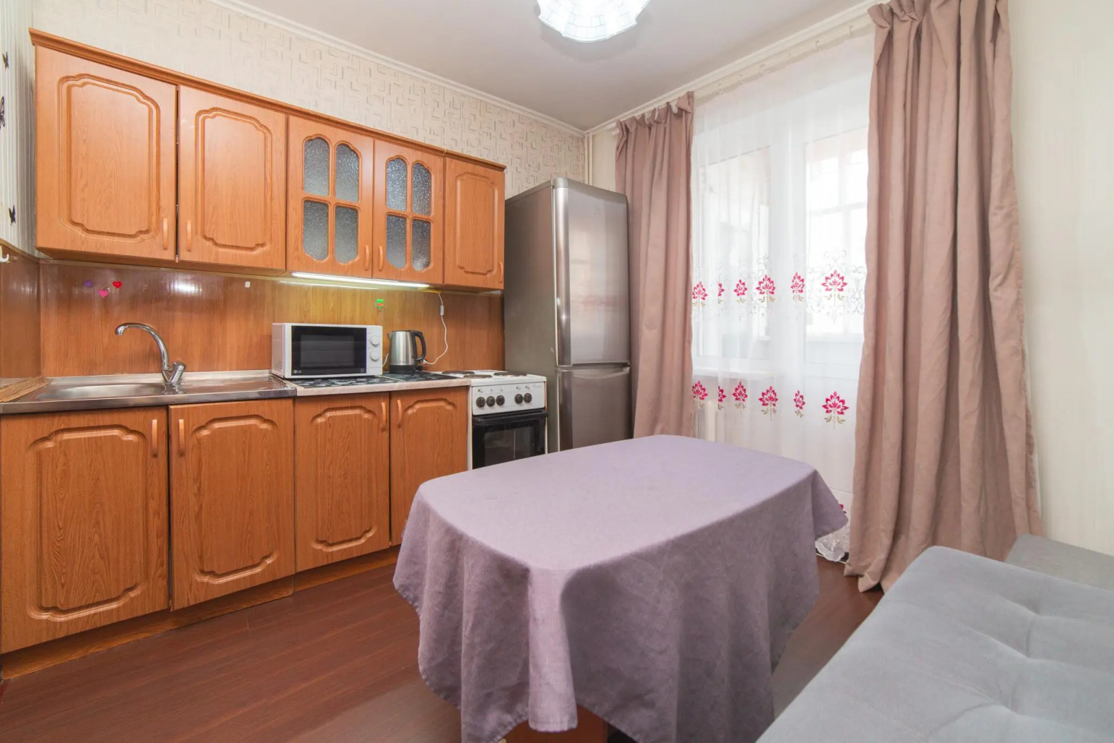 Ночник на улице Муравленко 35