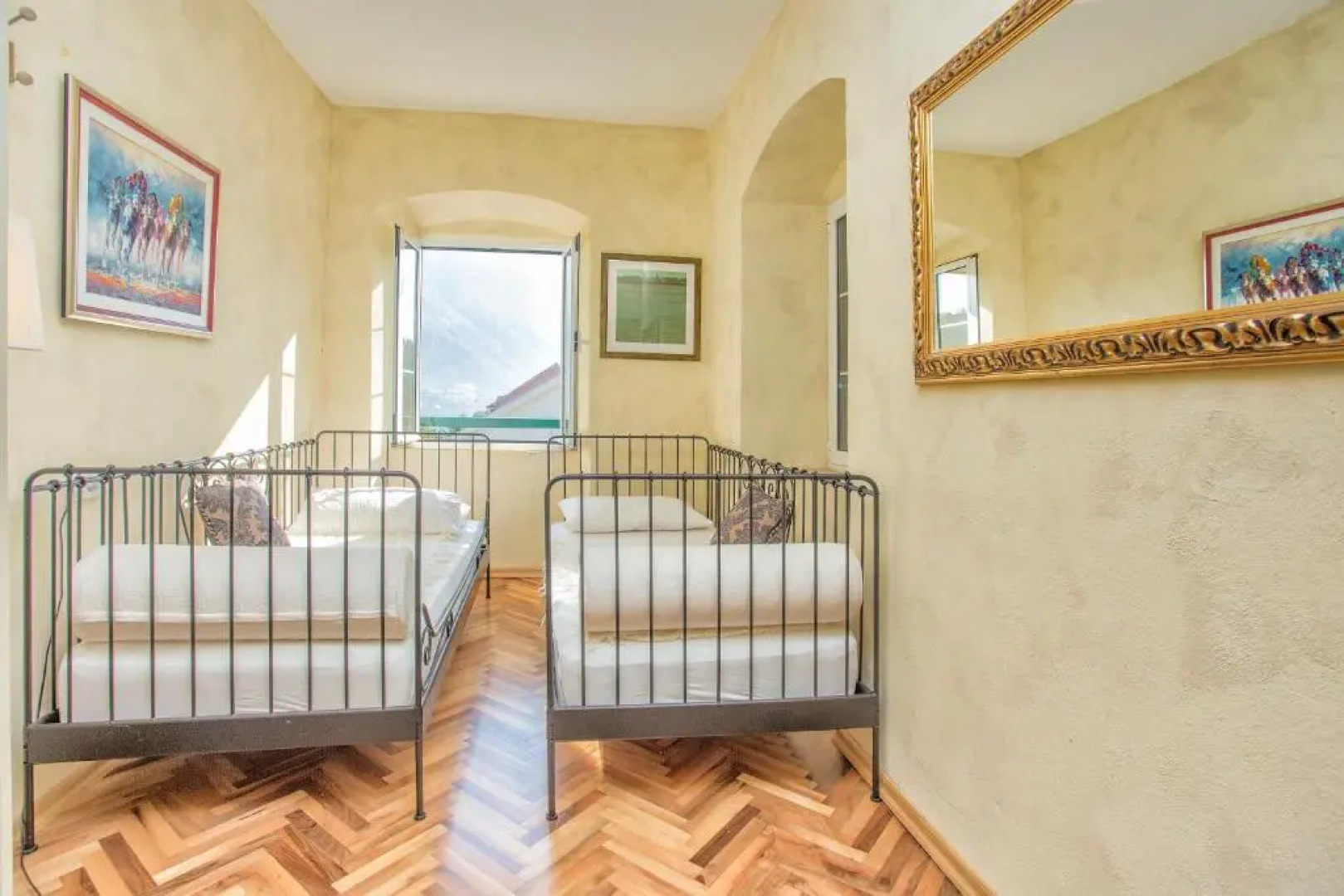 The Stone House, Prcanj 165