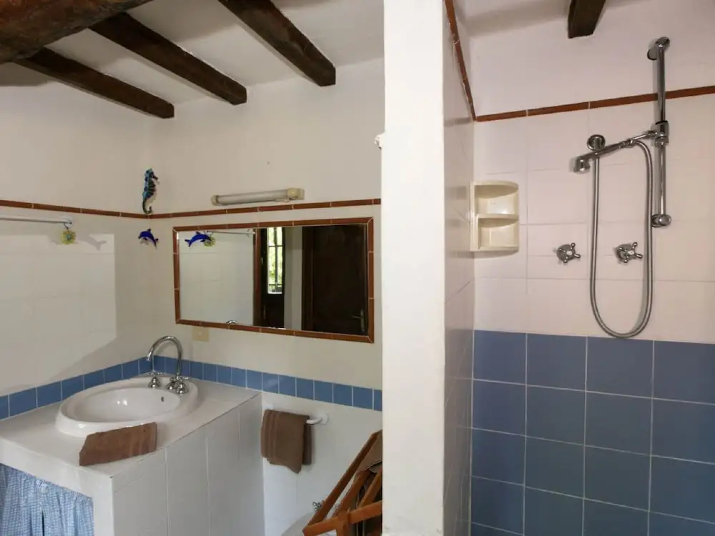 Holiday House with Pool & Large Garden Overlooking Lake near Tuscany