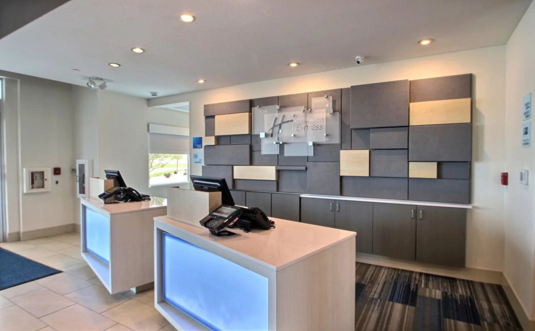 Holiday Inn Express & Suites Fond Du Lac by IHG