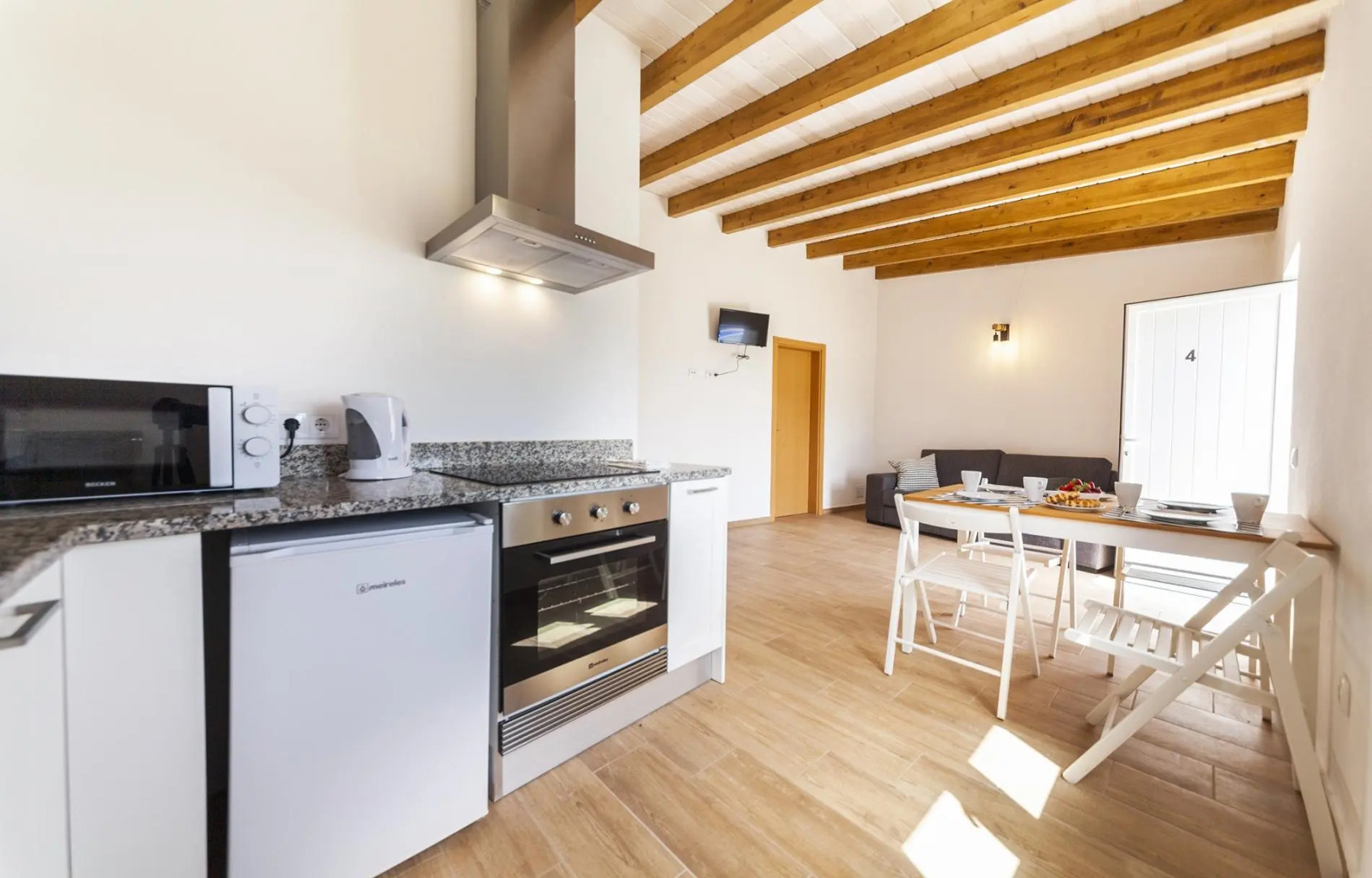 I 4 - 2 Bed Apartment in St. Johns Countryside Getaway