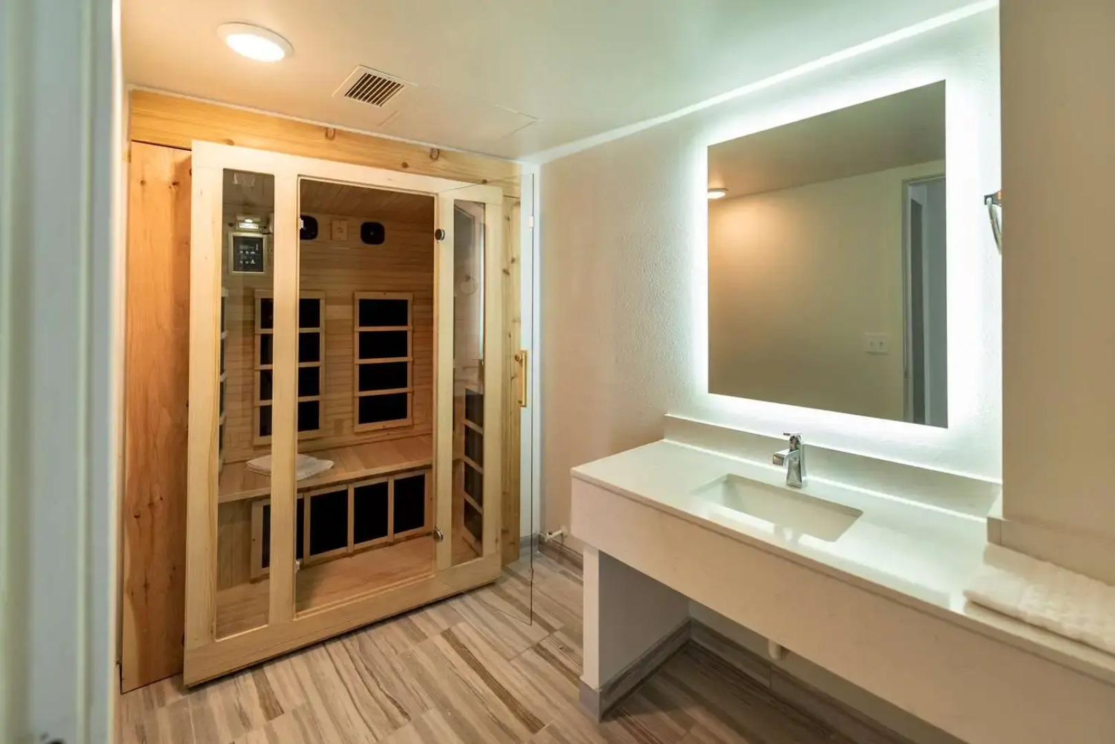 Plaza Hotel and Suites