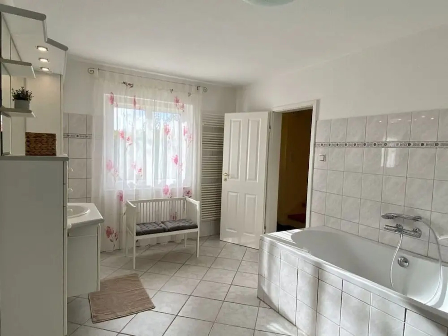 Cuddly Shell Modern Retreat