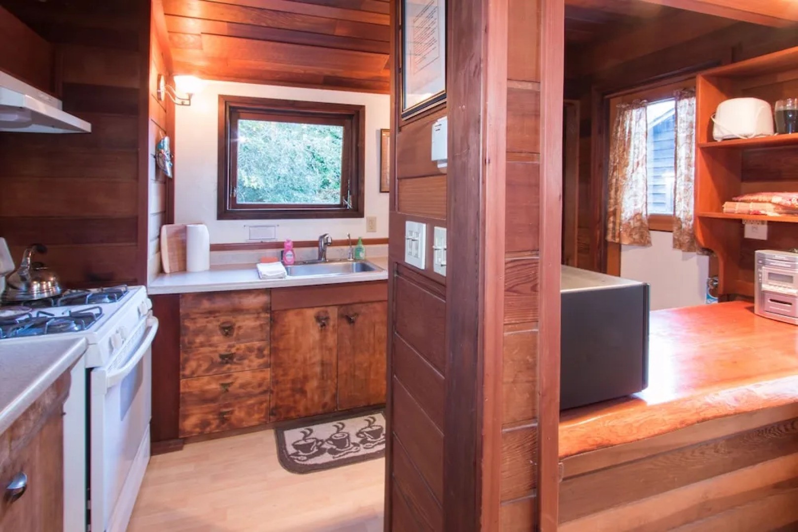 Redwood Cottage-Pet Friendly