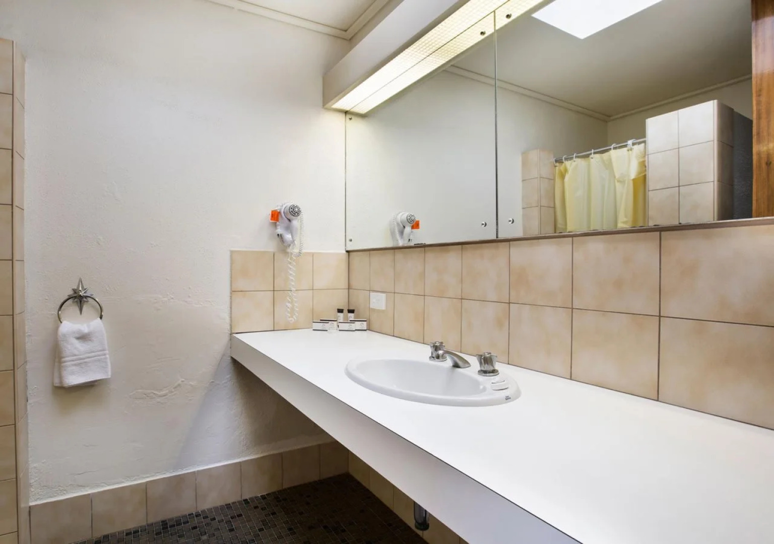 Nightcap at Gateway Hotel