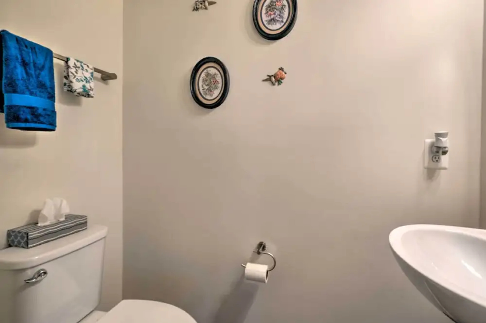 Riverside House w/ Kayaks, Piano & Fireplace