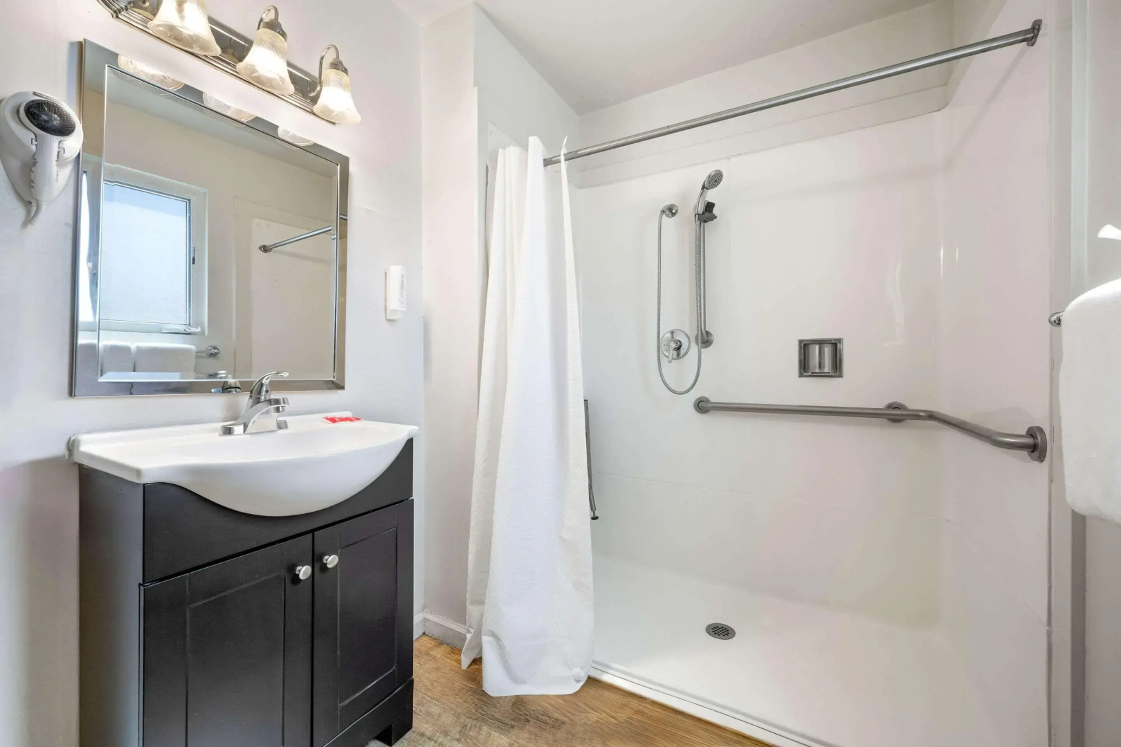 Econo Lodge Inn & Suites Heavenly Village Area