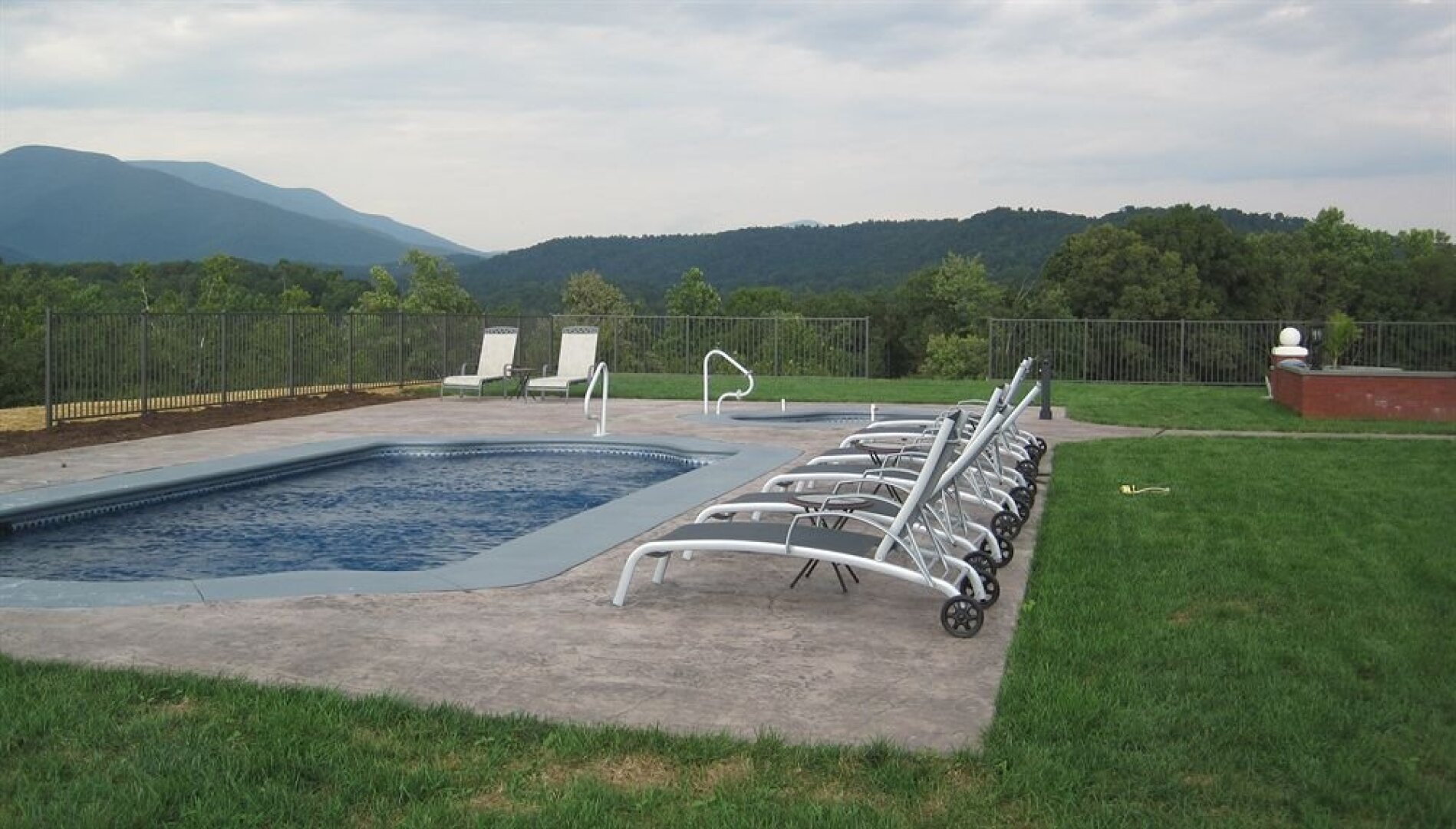 The Inn At Indian Creek & Indian Creek Bed and Stable