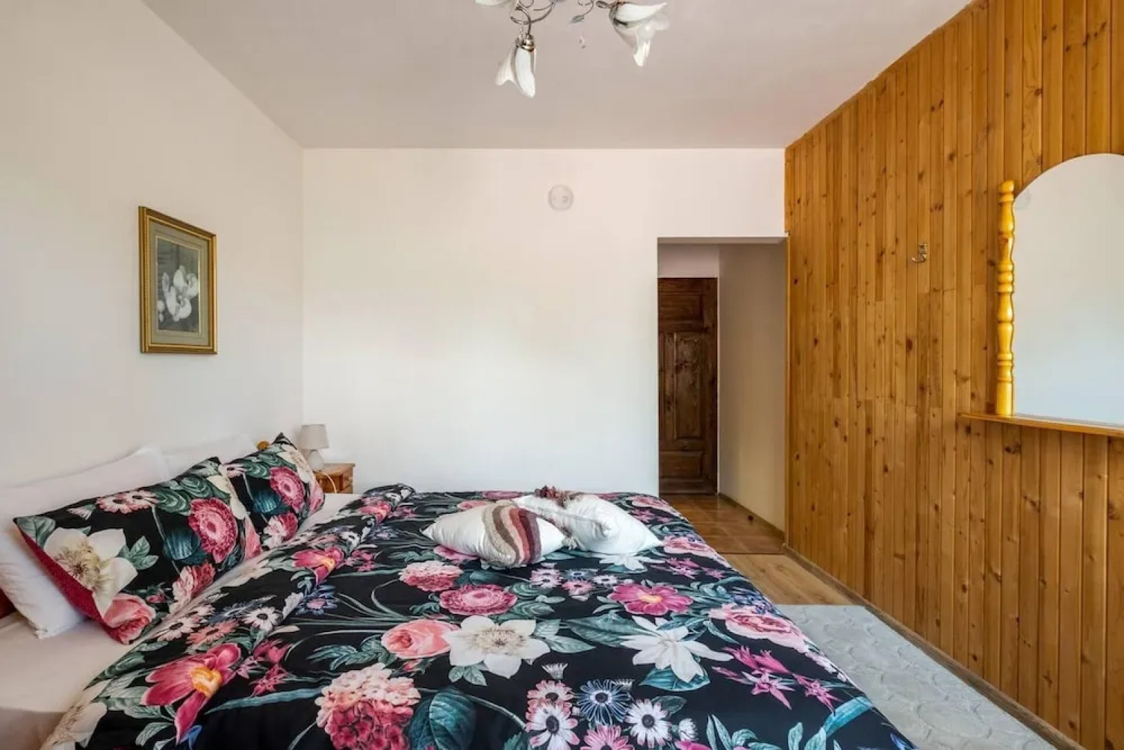 Lovely 5-bed Authentic House in the Arbanasi