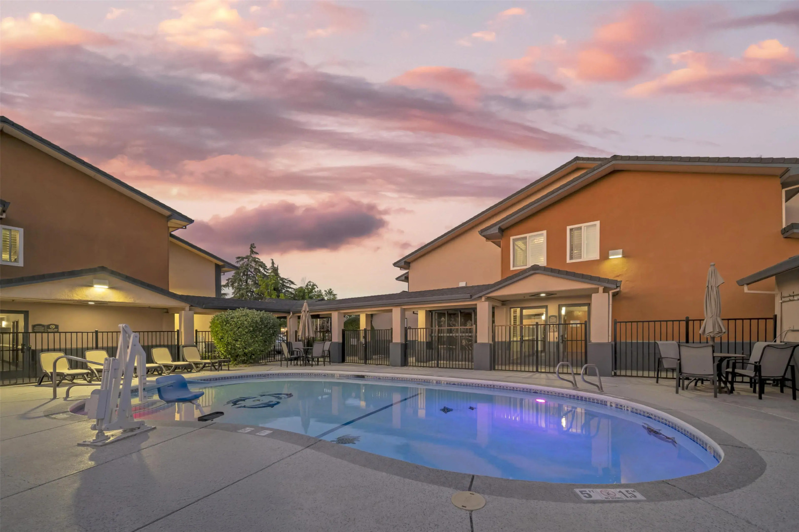 Best Western Antelope Inn & Suites