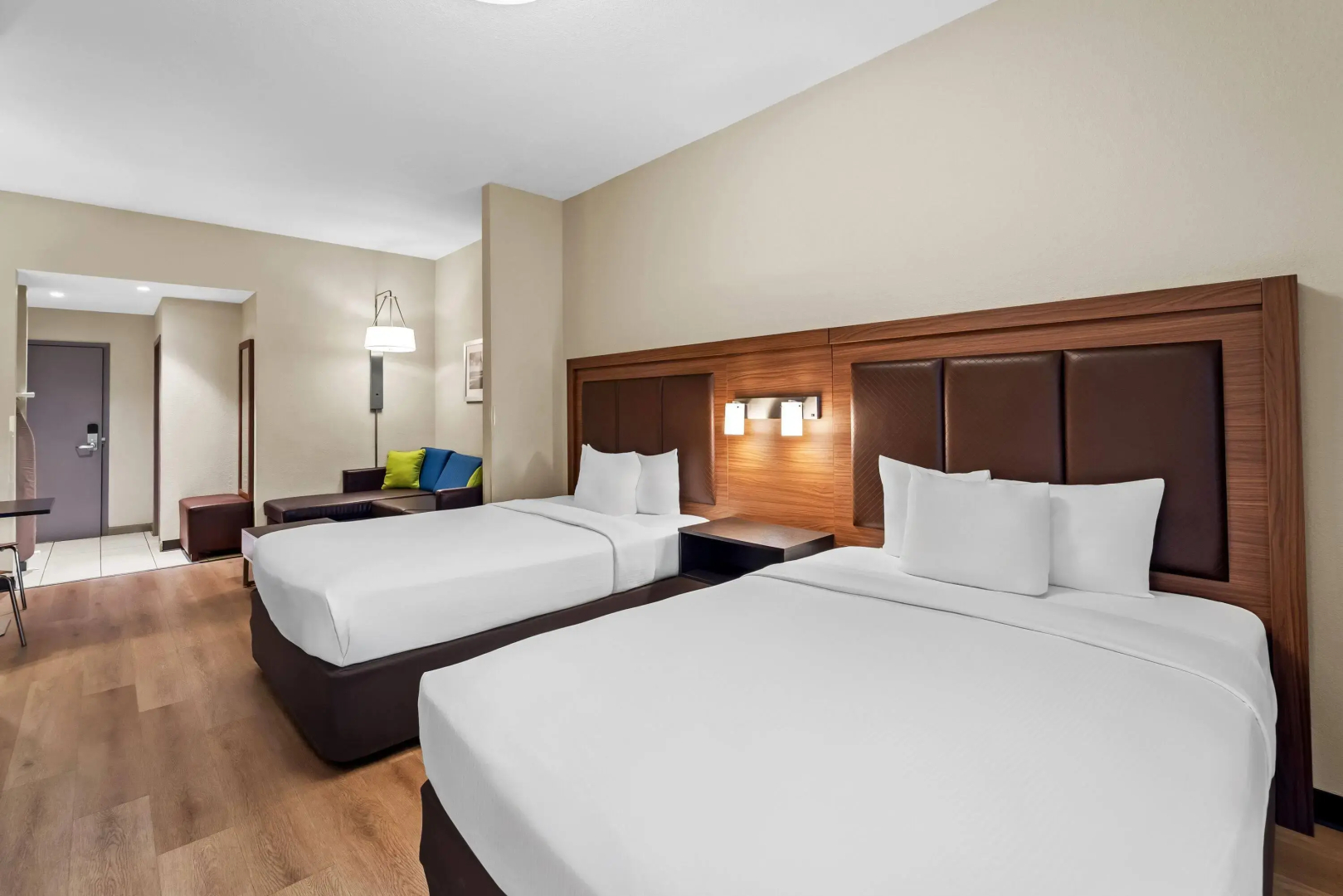 Days Inn & Suites by Wyndham Fort Myers Near JetBlue Park