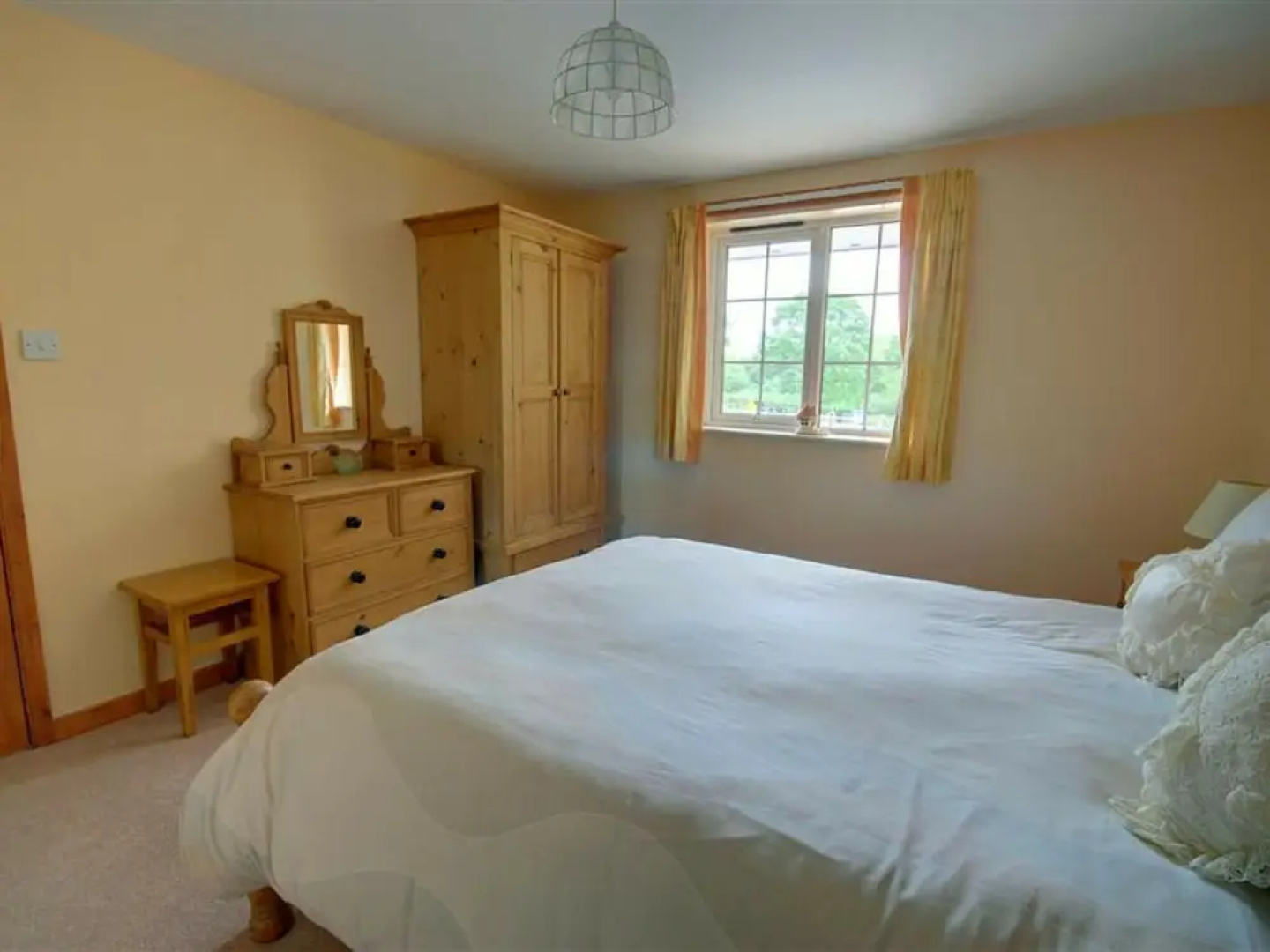 Pleasant holiday home in South Molton with Garden