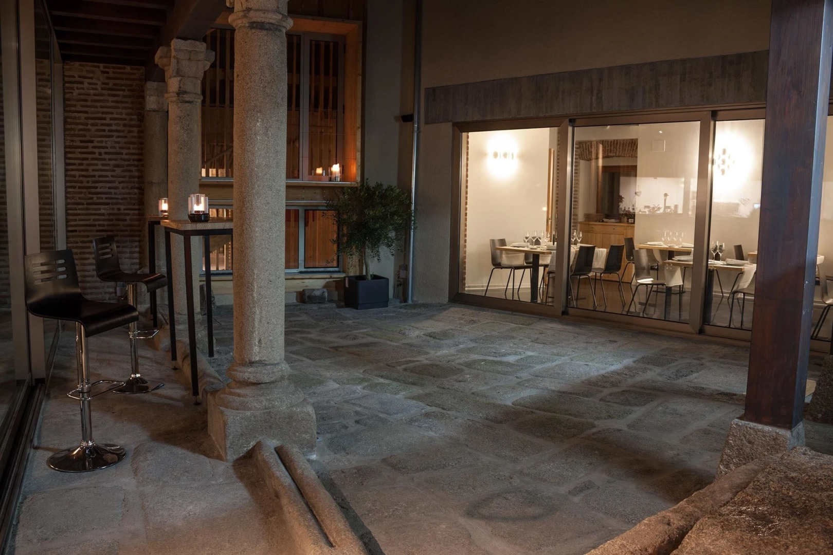 El Encanto Hotel & Cafetería