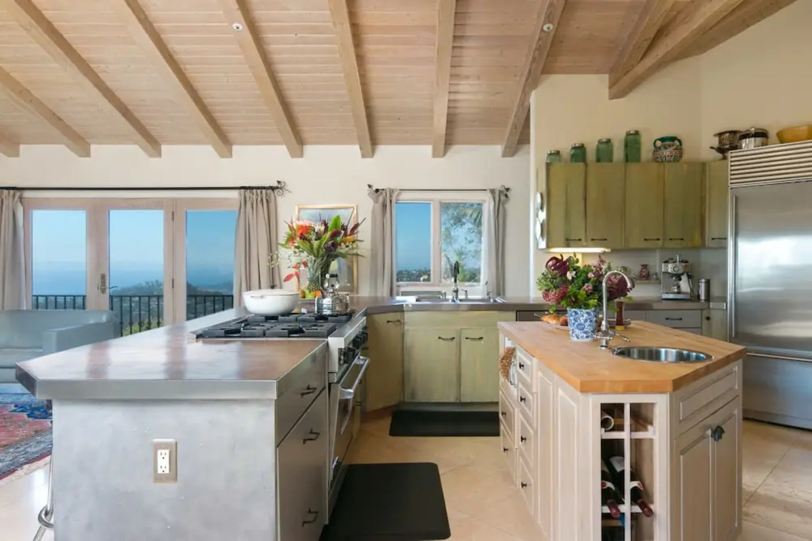 Lush Mountain Drive Home 3 Bedrooms 2.5 Bathrooms Home