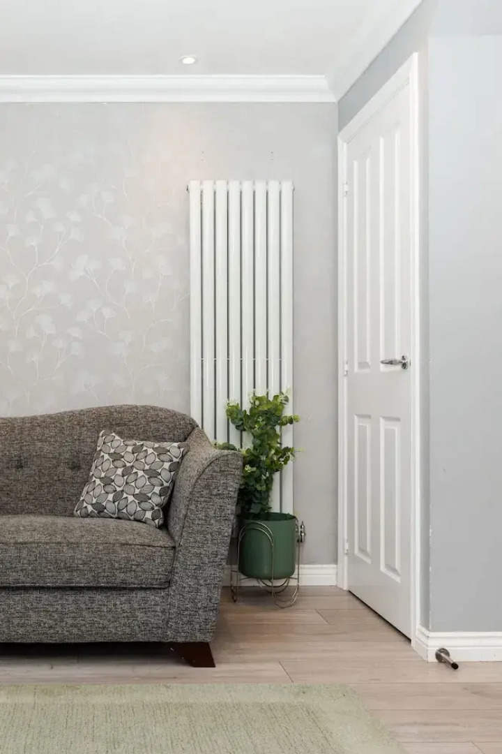 3 Bedroom House-private Parking