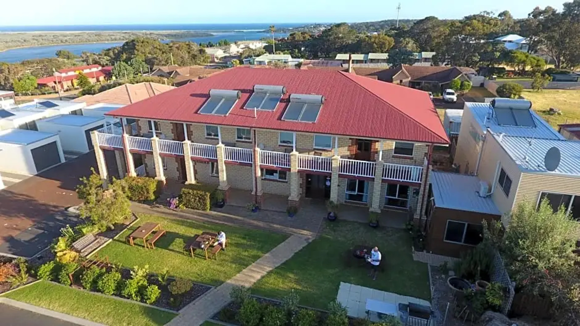 Baywatch Manor Augusta