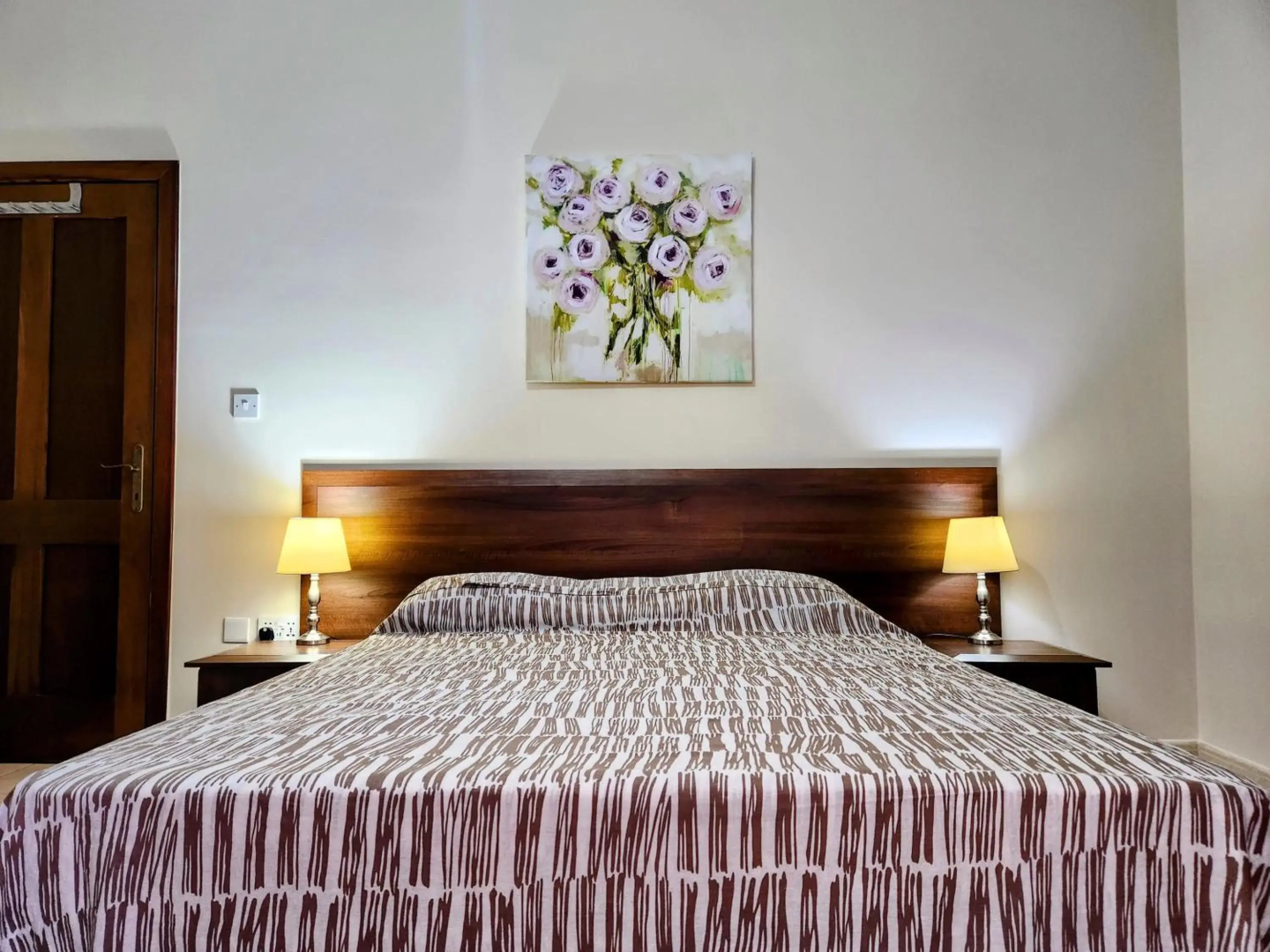 Seafront Apartment - Wifi - Sleeps 5 - Fl2