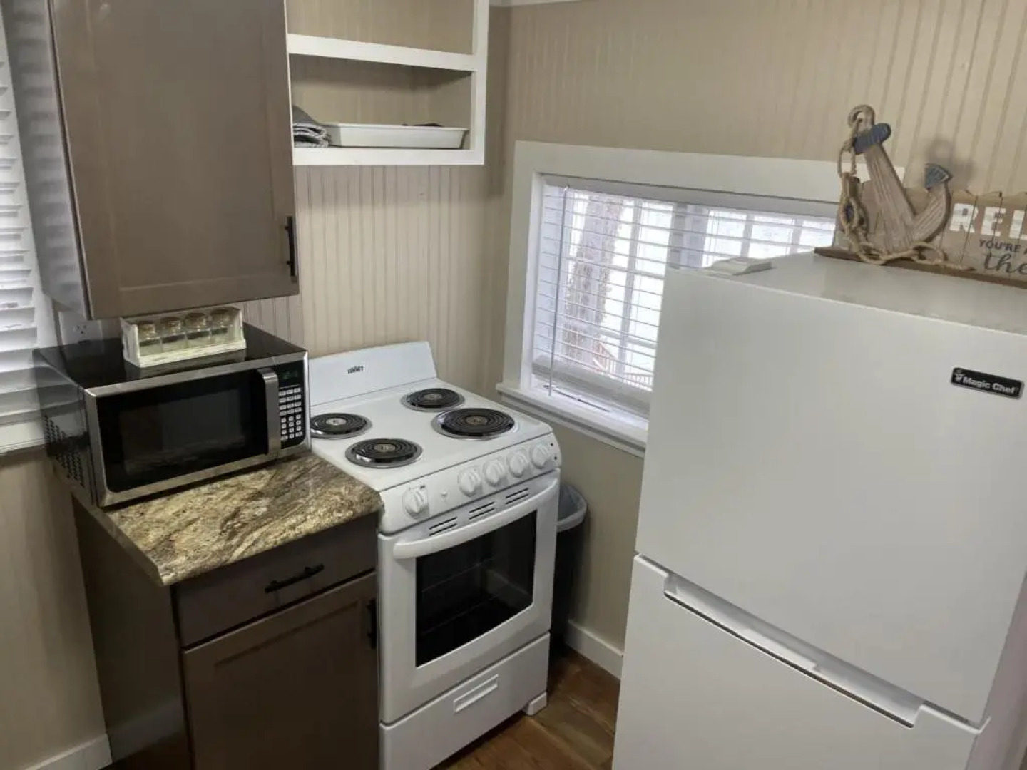 Lakeshore Fishing Cabins All 6 cabins