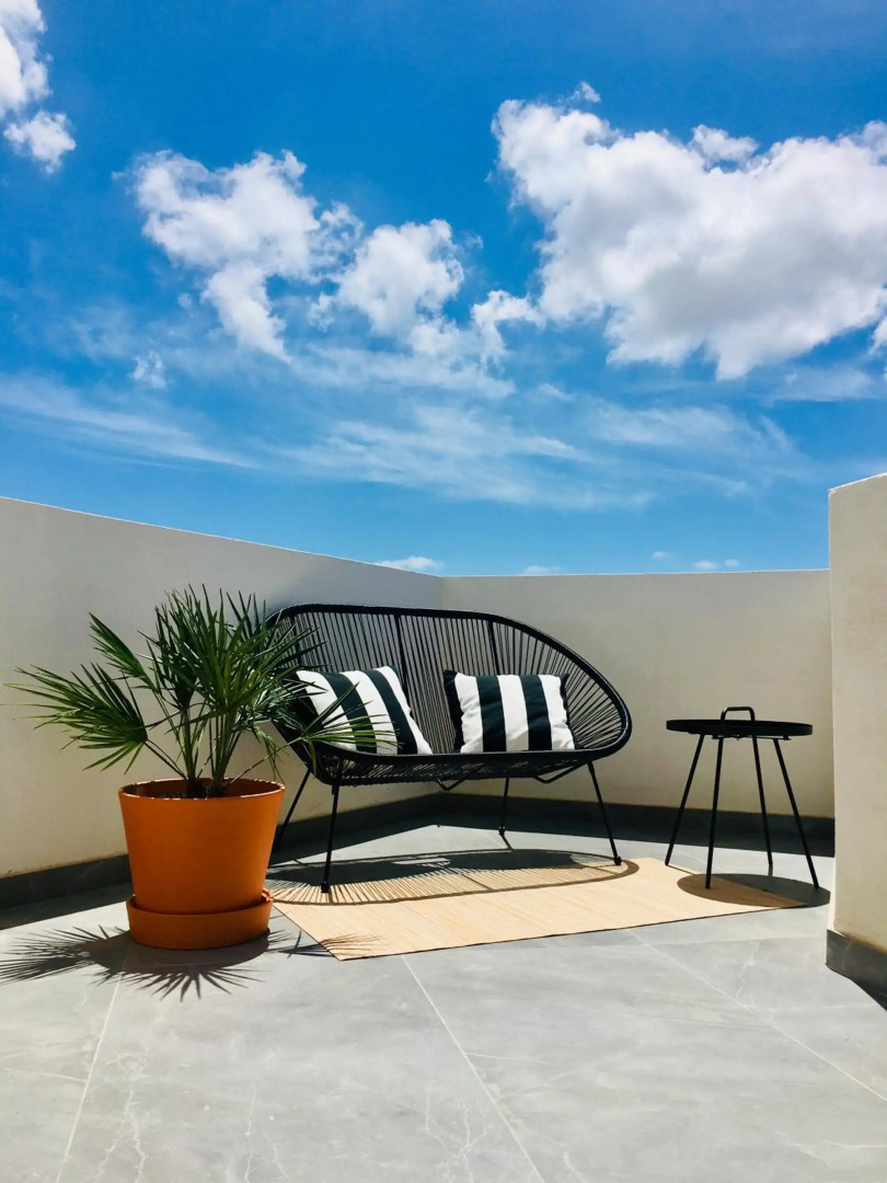 Deluxe Penthouse Charming Location Rooftop Views