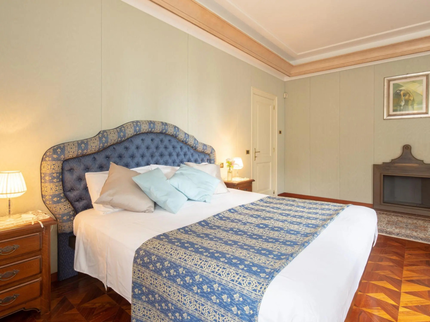 Splendid Villa in Macerata With Pool & Views