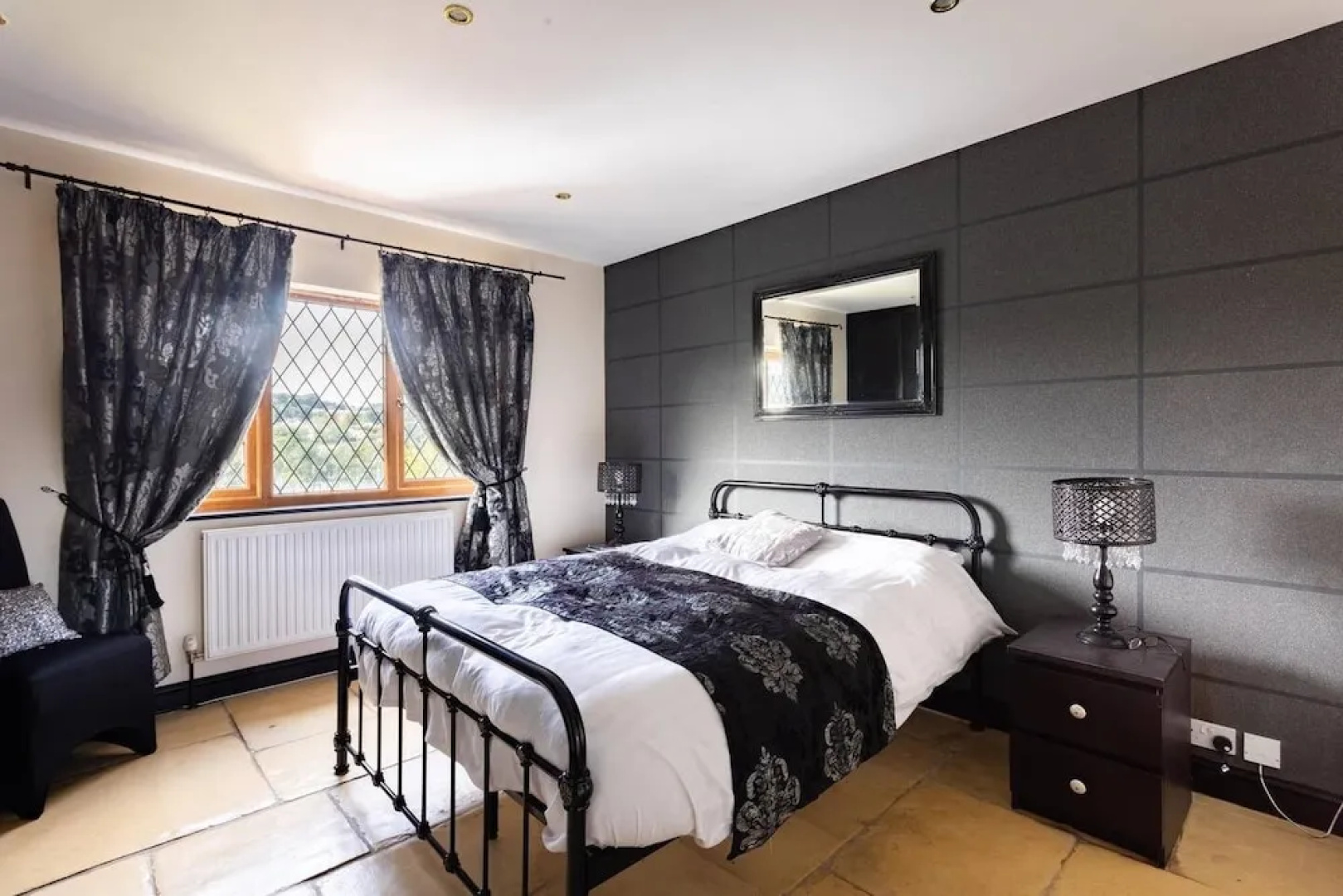 4 Bed House with Swimming pool and Sauna