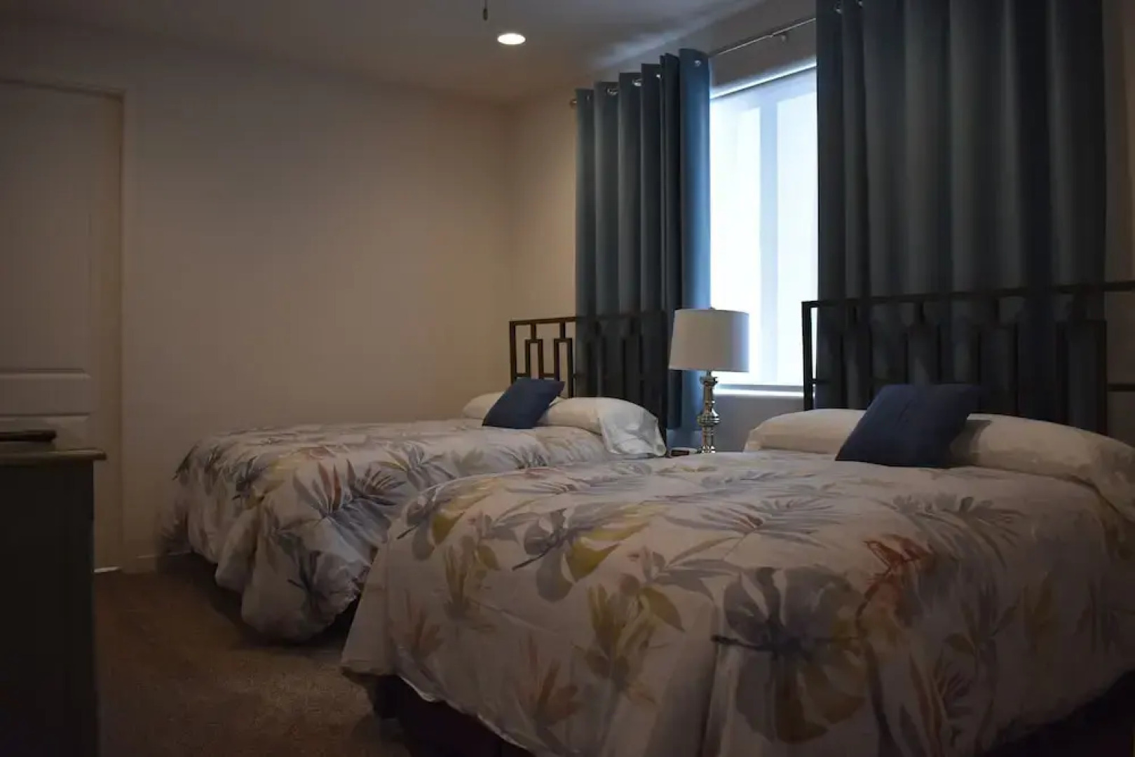 353 Hinds Avenue 1 Bedroom Apts by Redawning